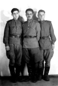 Бабушкин брат, Григорян Михаил Аршакович, крайний с лева с моим дедом стоящим по середине.