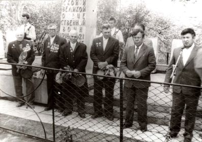 Митинг в Лобойково.  День Победы. 1990-е годы.