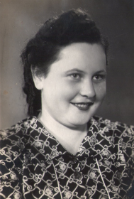 1953 г. 19 - летняя дочь Вера.