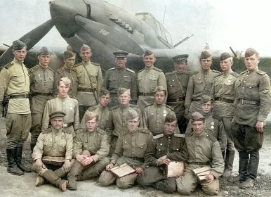 август 1944г.  средний ряд второй справа.