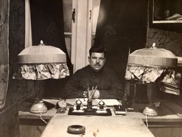 Дмитрий Александрович Яблоков в своём кабинете на Лубянке