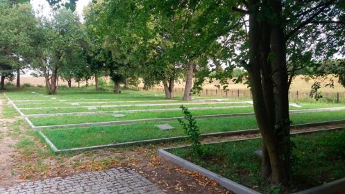 Захоронения воинов Красной армии на кладбище военнопленных «stalag 1B: Hohenstein» близ д.  Судва, гмины Ольштынек. Польша. Фото 15.9.2020 г.
