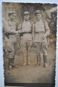 С фронтовыми товарищами. Румыния. Лето 1944 года.