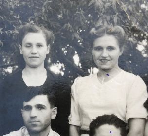 С братом Николаем и сестрой Федосьей в Семипалатинске после окончания Великой Отечественной войны