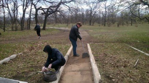 Памятный знак на месте казни мирных граждан ДНР, г. Торез, балка «Филиппова», за городским парком, микрорайон-4