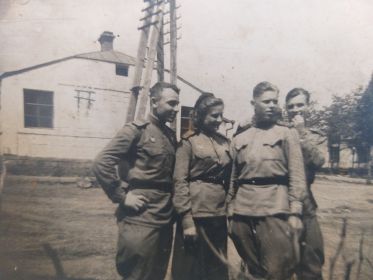 Фото от июля 1944г. аэродром Рауховка. боевые товарищи моего отца Почитаева татьяна Федоровна,  Макеев М.Н., лучший друг Новичков  Василий Никитович