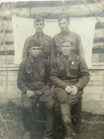 С боевыми товарищами на фронте. Октябрь 1942 год.