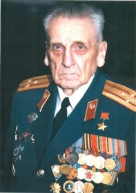 Герой Советского Союза полковник Михаил Владимирович Ашик.