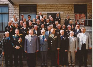 9 мая 2005 года. Ветераны Высшего политического училища МВД СССР с командованием.