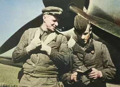 Карабут Иван Лаврентьевич (слева) и Крайнов Владимир Васильевич, 1941г.