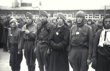 Октябрь 1941 год. Советские военнопленные в концентрационном лагере Маутхаузен (Bundesarchiv, Bild 192-205 / CC-BY-SA 3.0; https://clck.ru/YTxWX).