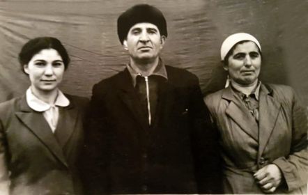 С племянницей - Дживелек Валентиной Ардашевной 1929г.р. и с женой Евгенией Кеворковной 1910г.р.