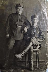 Довоенная фотография (12.2.1936); Фотографировались в г. Владивосток. Сидя с правой стороны Быковец Иван Михайлович (Шурин); с левой стороны Труш Иван Яковлевич.
