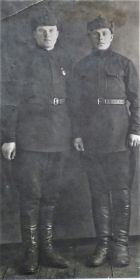 Труш Павел Минаевич (с левой стороны; с медалью), Фотография довоенного время.