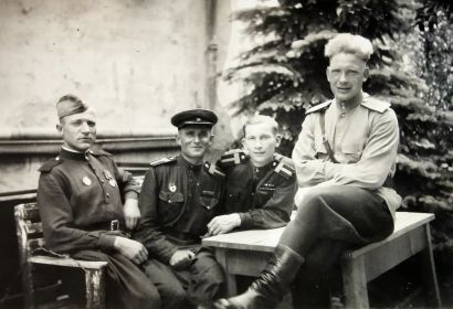 Второй слева - Питюков Иван Васильевич, третий - Россолюк Николай Григорьевич