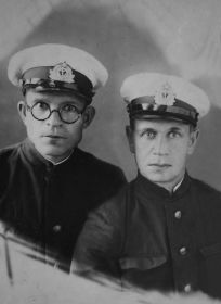 На Дальнем востоке во время службы в морской авиации. Ушаков П.В.(справа), 20-30-е года XX в.