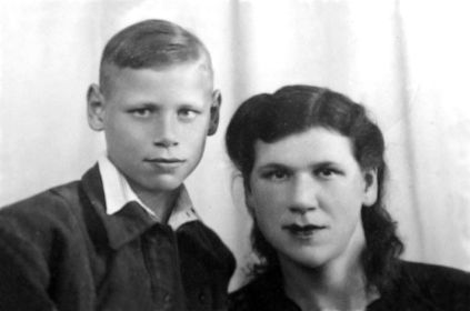 Ушакова Лидия с сыном Владиславом конец 40-х г.
