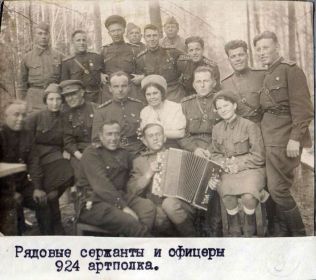 Хохряков Юрий Анатольевич крайний справа.В/ч 924 ап 359 сд.После 15.02.1943.