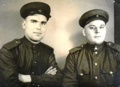 Ильин Федор Борисович слева с однополчанином
