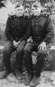 Коротков Николай (справа) с фронтовым товарищем 1943 год.