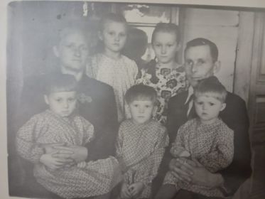 Евгений Александрович и Нина Ивановна с дочками