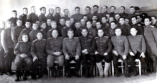 Июль 1945 Командный состав 12-й ВА после командирской учебы. В центре внизу А.Ф. Сопильник