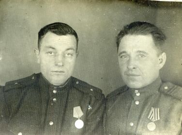 Захарченко Георгий Ефремович слева