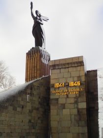 Мать Армения (арм. Մայր Հայաստան) — монумент в честь победы Советского Союза в Великой Отечественной войне. г. Гюмри