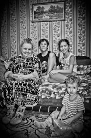 Бабушка с правнуками - Тимофей, Светлана, Арсений