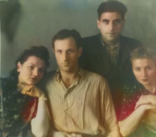 Павел Николаевич с женой и друзьями, 1950 г.