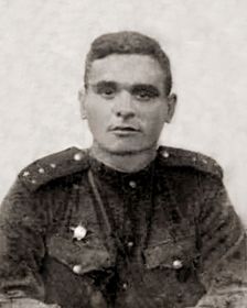 Капитан Гунченко Федот Петрович. Надпись: "Маруси от Федота. 20.8.43 года". Фото 1943 года.
