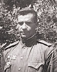 Гвардии капитан Гриценко Карп Васильевич. Фрагмент с общего фото от 1944 года.
