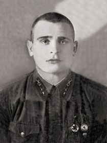 Старший лейтенант Федот Петрович. Фото 1942 года.