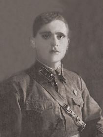 Старший лейтенант Гунченко Ф. П.. Фото 1942-1943 год.