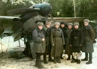 Командование 261 БАП. Февраль-март 1943г. Майор Петров в центре, слева от него комполка майор Дымченко.В.И.