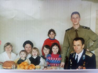 С внуками, 1997 г.
