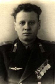 Штурман экипажа подполковник ЧИССОВ И. М.