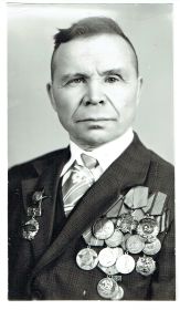 Фазыл Тагирович с медалями и орденами