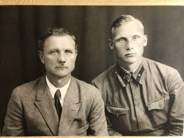 С отцом, июль 1941