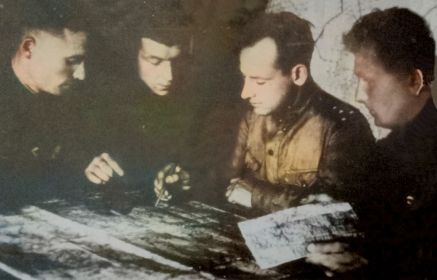 Сентябрь 1943г. Слева-направо: Соболев Н.Ф., Бессарабский Ф.Н., капитан Попов Иван Андреевич, Краснов Г.П.