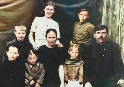 Шульгин Павел Маркович с женой и детьми. Республика Тыва