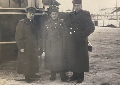 Сергей Алексеевич - на фото крайний справа