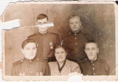 1942-1943 год (Кострюков П. Д. справа в верхнем ряду)