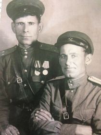 Десенко И.А (слева) с боевым товарищем