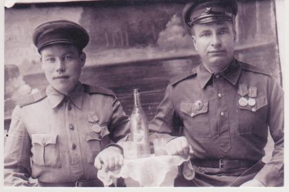 С боевым товарищем, декабрь 1944