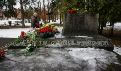 В г. Екабпилс осквернено захоронение павшим воинам Красной Армии (https://clck.ru/gitDP).