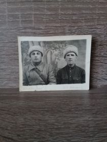 Фотография с ВОВ в городе Рыбница 1944 год.Дедушка со свои другом.