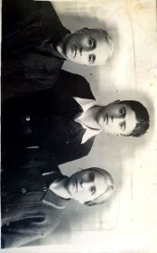 Ованес и его родители.