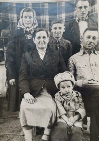 Ляховненко Николай Никонорович с семьей