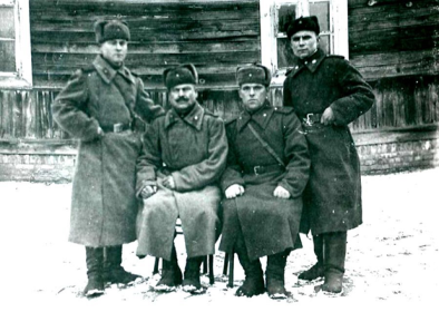 После выписки из госпиталя (второй слева Быков Григорий Васильевич)